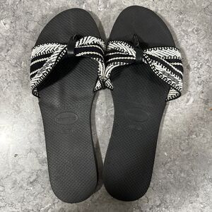 Havaianas Black White Bow Slide Sandals 9/10 Flip Flops Summer Saint Tropez Lush